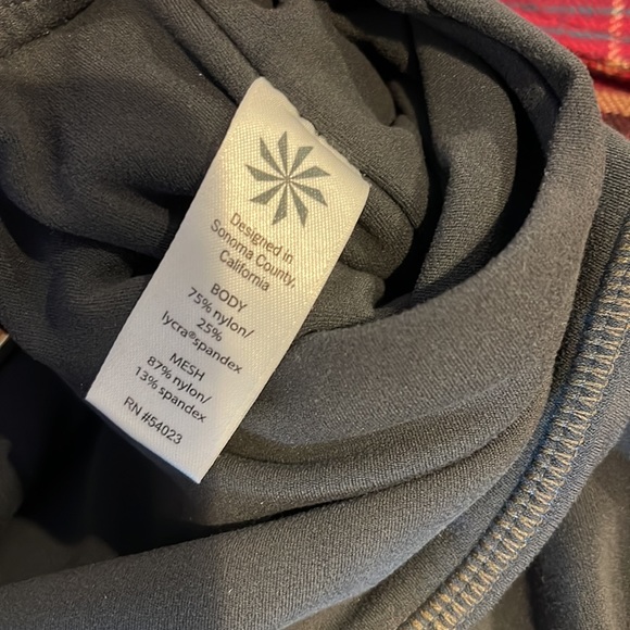 Athleta Dark Grey leggings mesh slotted sides w high waist Size XS - Picture 7 of 7